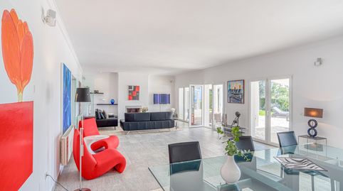 Elegante villa de 4 dormitorios con vistas al mar y a la montaña en la prestigiosa Hacienda Las Chapas, Marbella, imatge 4