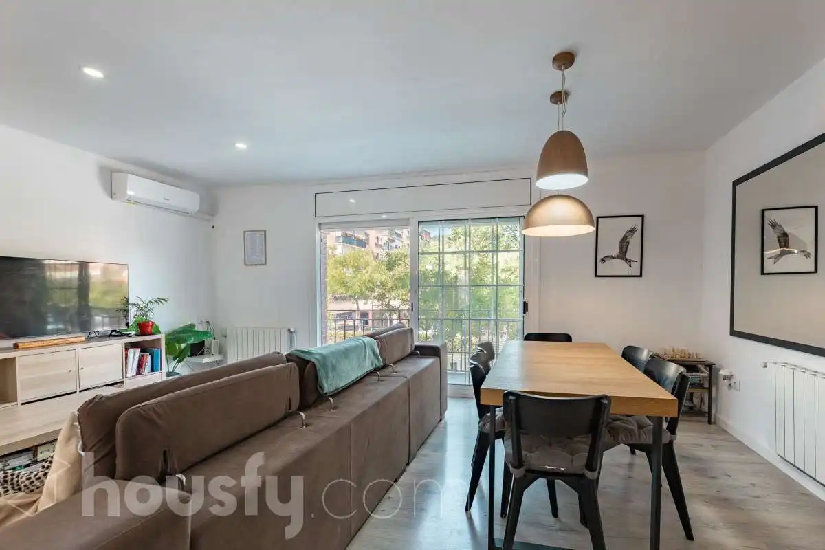 Vista exterior de Casa o chalet en venta en Viladecans con Balcón