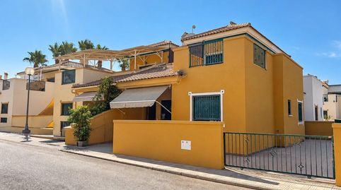 Foto 2 de Casa adosada en venta en Almoradí, Alicante