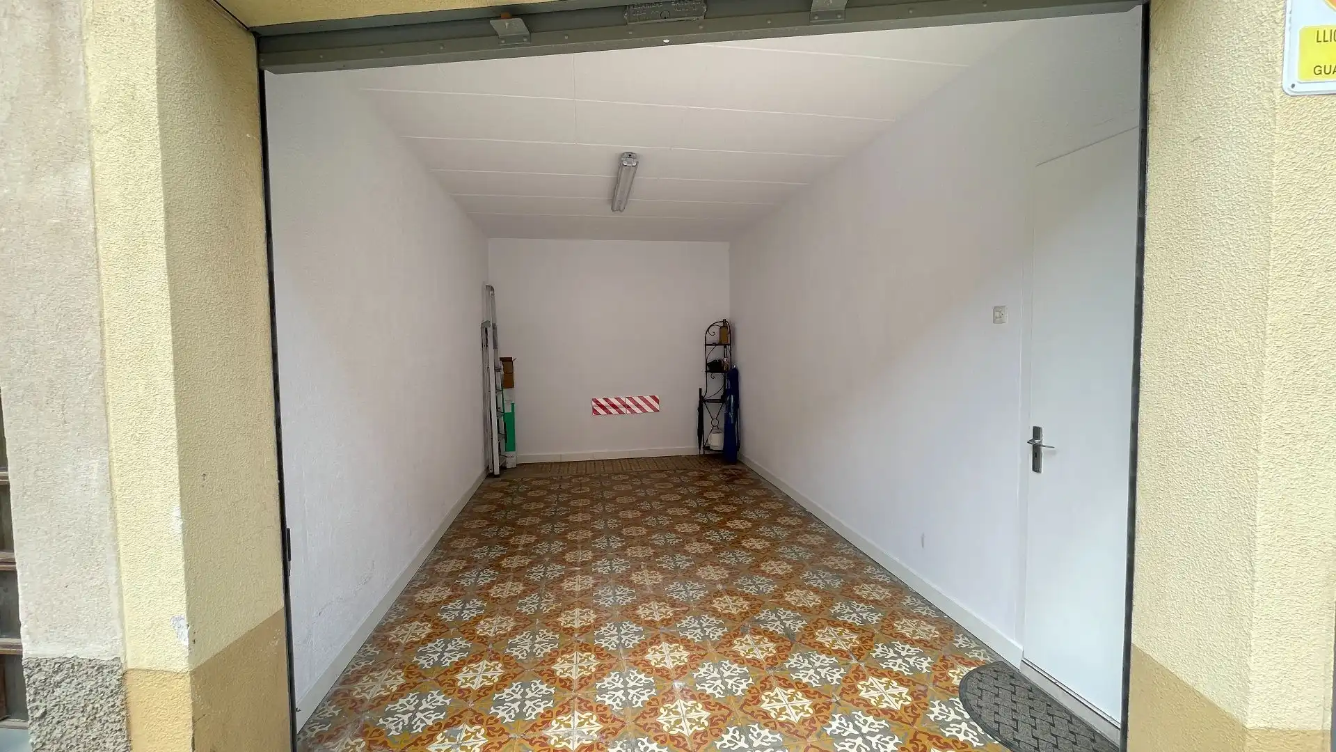 Aparcament de Casa o xalet en venda en Terrassa amb Aire condicionat, Calefacció i Jardí privat