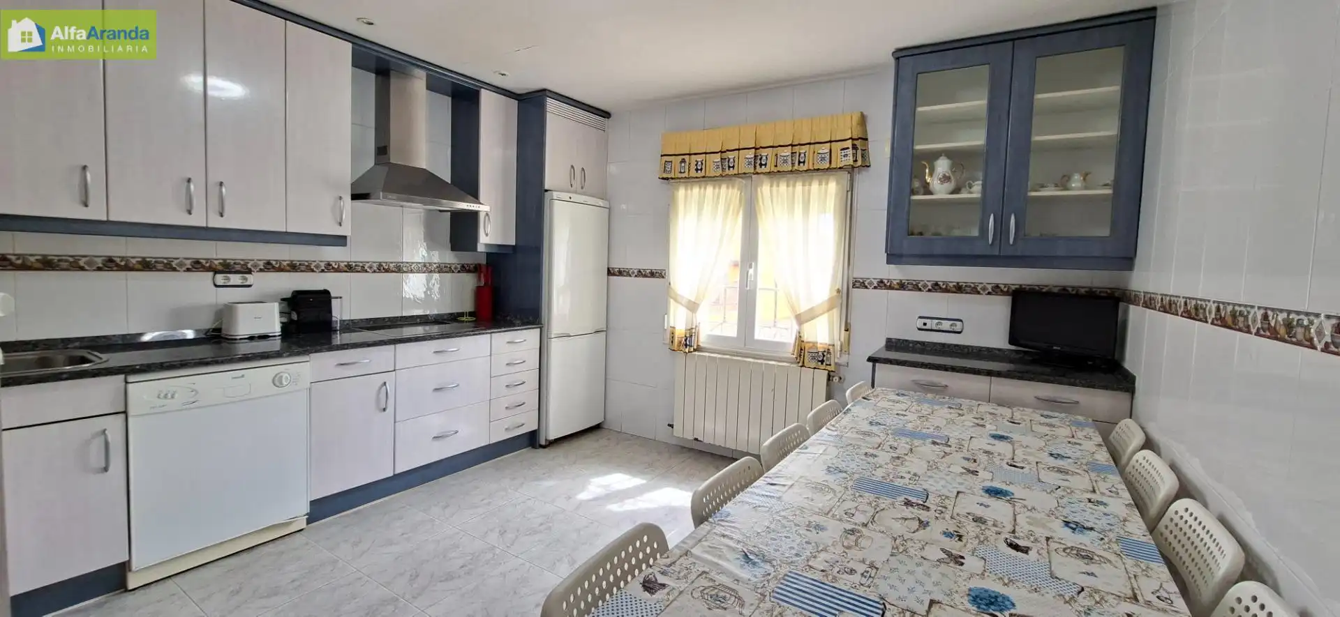 Cuina de Casa o xalet en venda en Anguix amb Calefacció, Terrassa i Traster