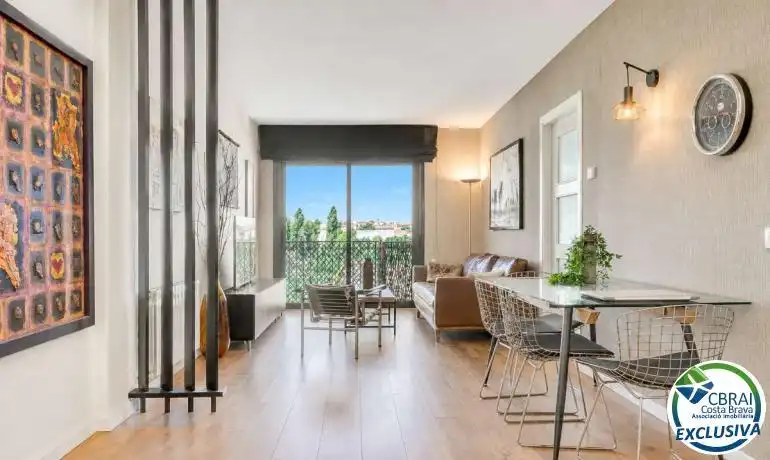 Living room of Flat for sale in Figueres  with Private garden, Terrace and Oven