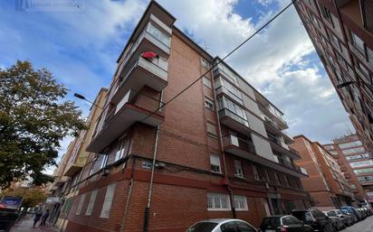 Exterior view of Flat for sale in Valladolid Capital  with Heating, Terrace and Storage room