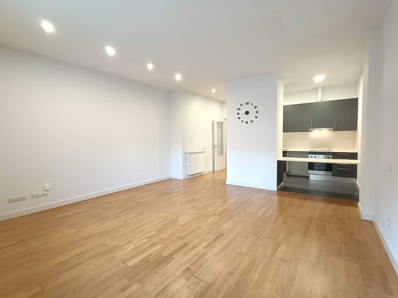 Living room of Flat to rent in Manlleu  with Heating, Parquet flooring and Terrace