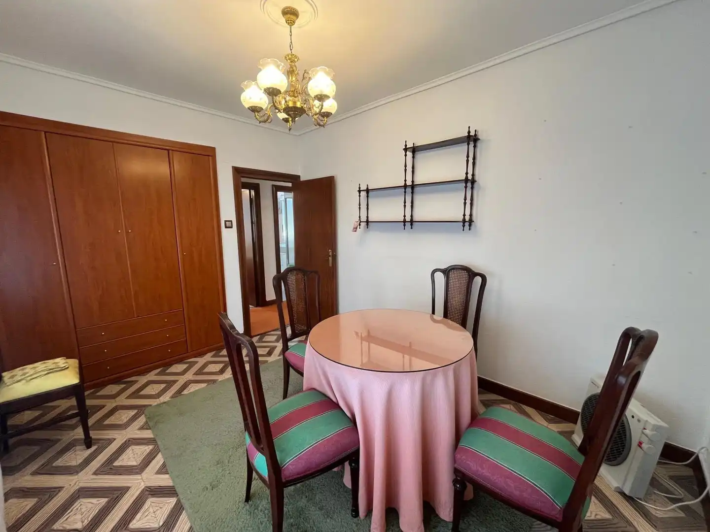 Comedor de Piso en venta en Colindres con Calefacción, Terraza y Amueblado
