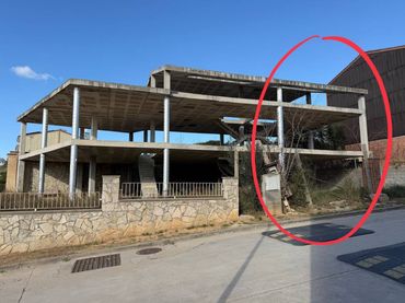 Casa amb jardí en venda a Calle nou del turro 6