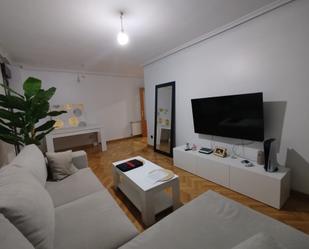 Living room of Flat for sale in Parla  with Air Conditioner, Heating and Storage room