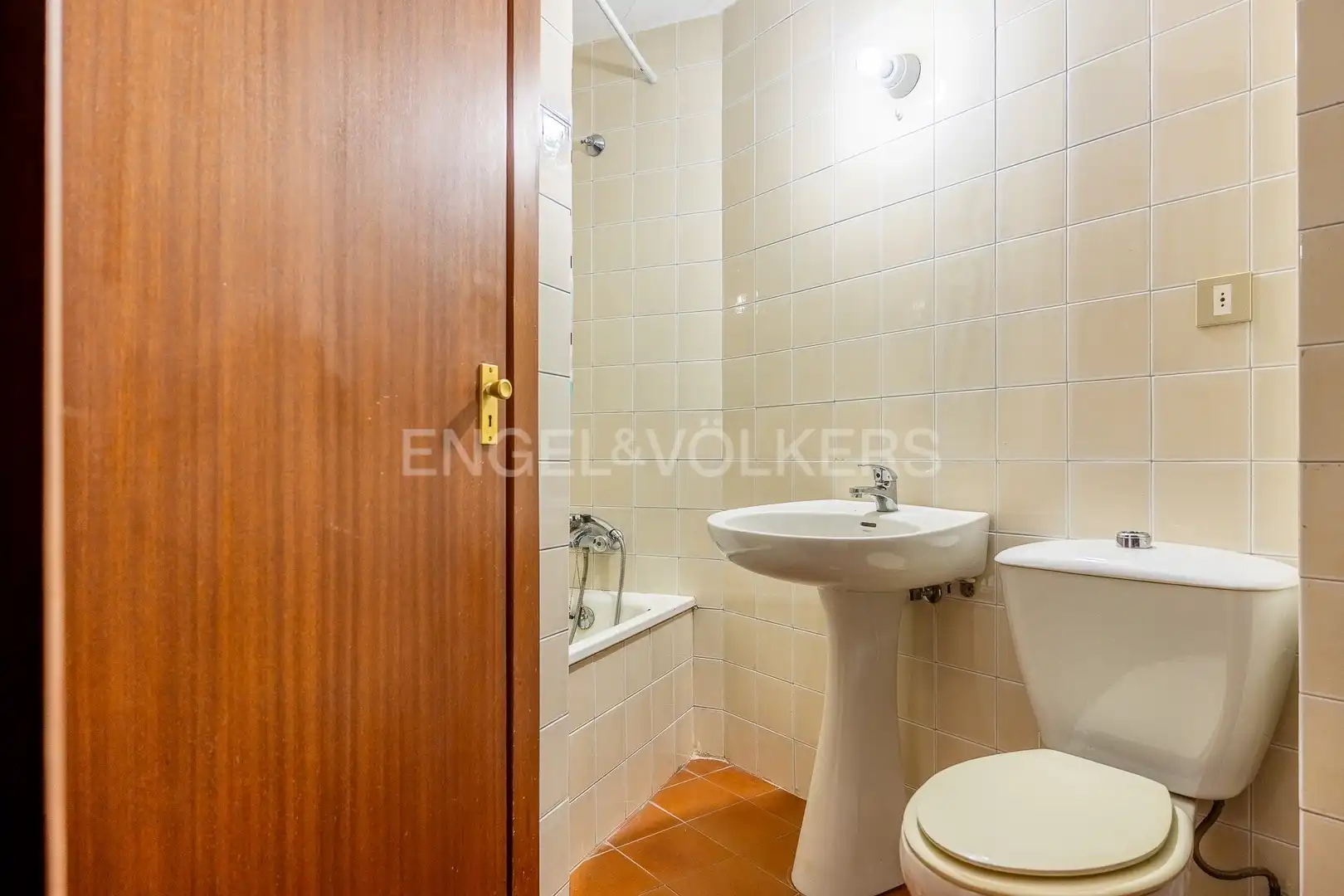 Bathroom of Flat for sale in Sevilla  with Air Conditioner and Heating