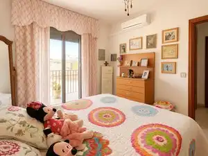 Dormitori de Casa adosada en venda en Marmolejo amb Jardí privat, Terrassa i Balcó