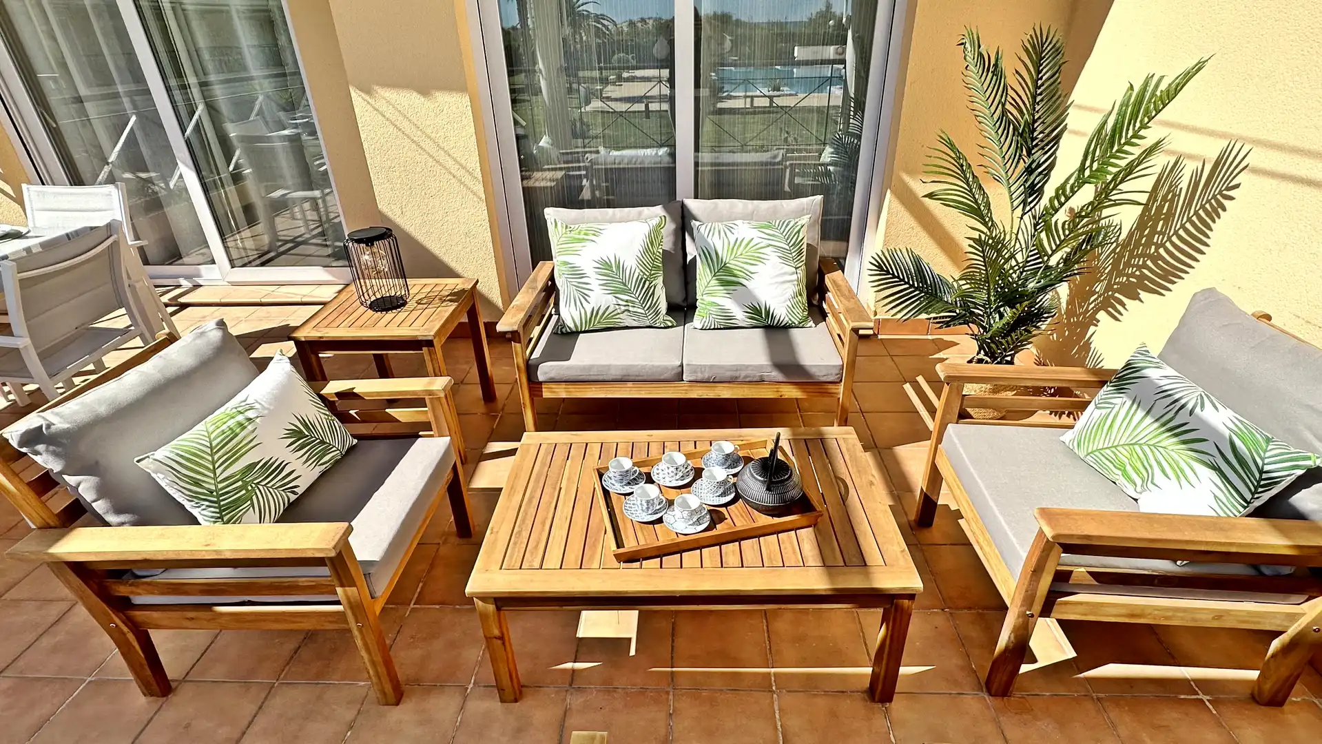 Terrasse von Wohnungen zur Miete in Oliva mit Klimaanlage, Heizung und Privatgarten