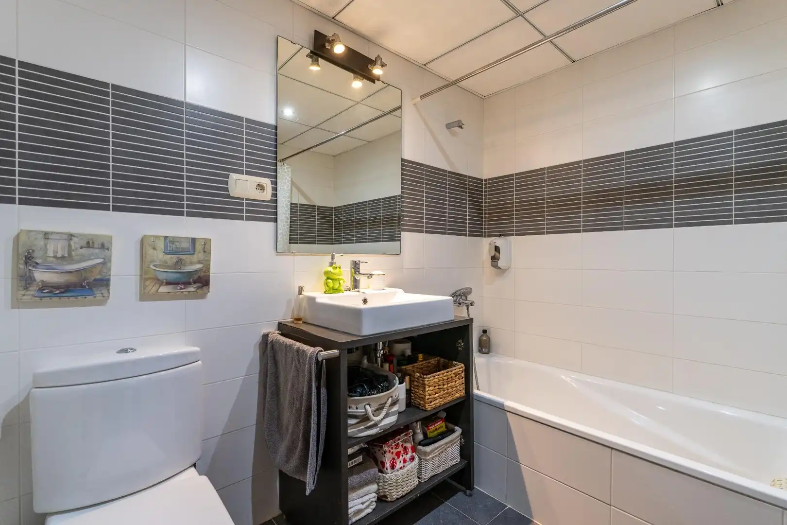 Baño de Casa adosada en venta en Montbrió del Camp con Aire acondicionado, Calefacción y Jardín privado
