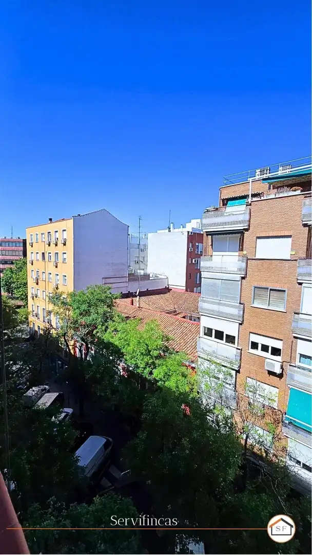 Außenansicht von Wohnung zur Miete in Madrid mit Heizung und Parkett