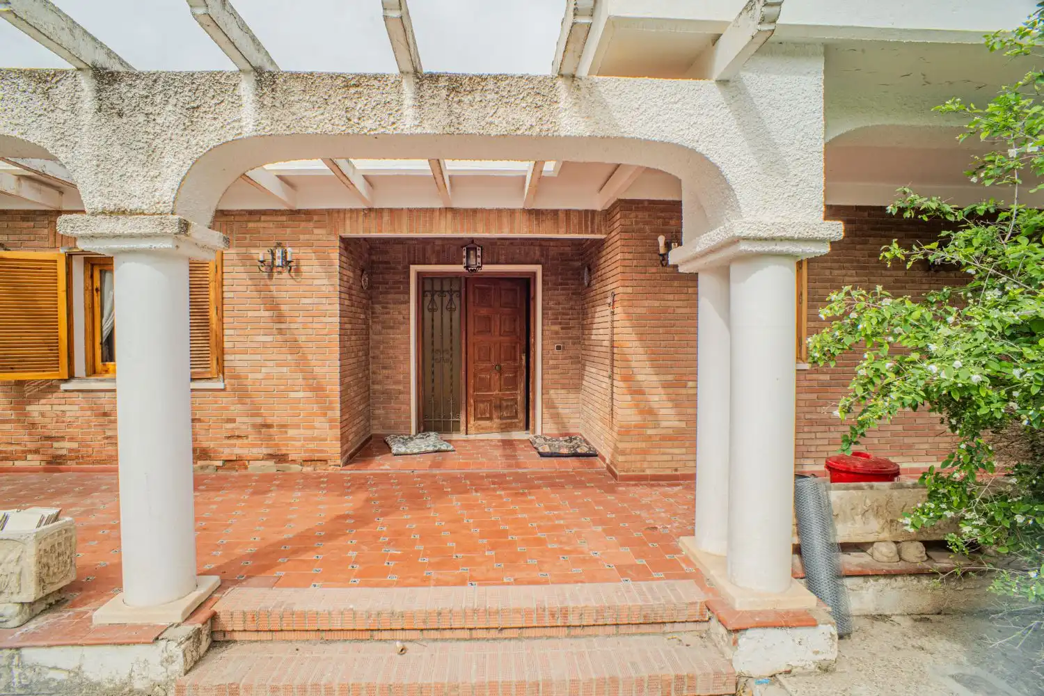 Vista exterior de Casa o xalet en venda en Loja amb Jardí privat, Terrassa i Piscina