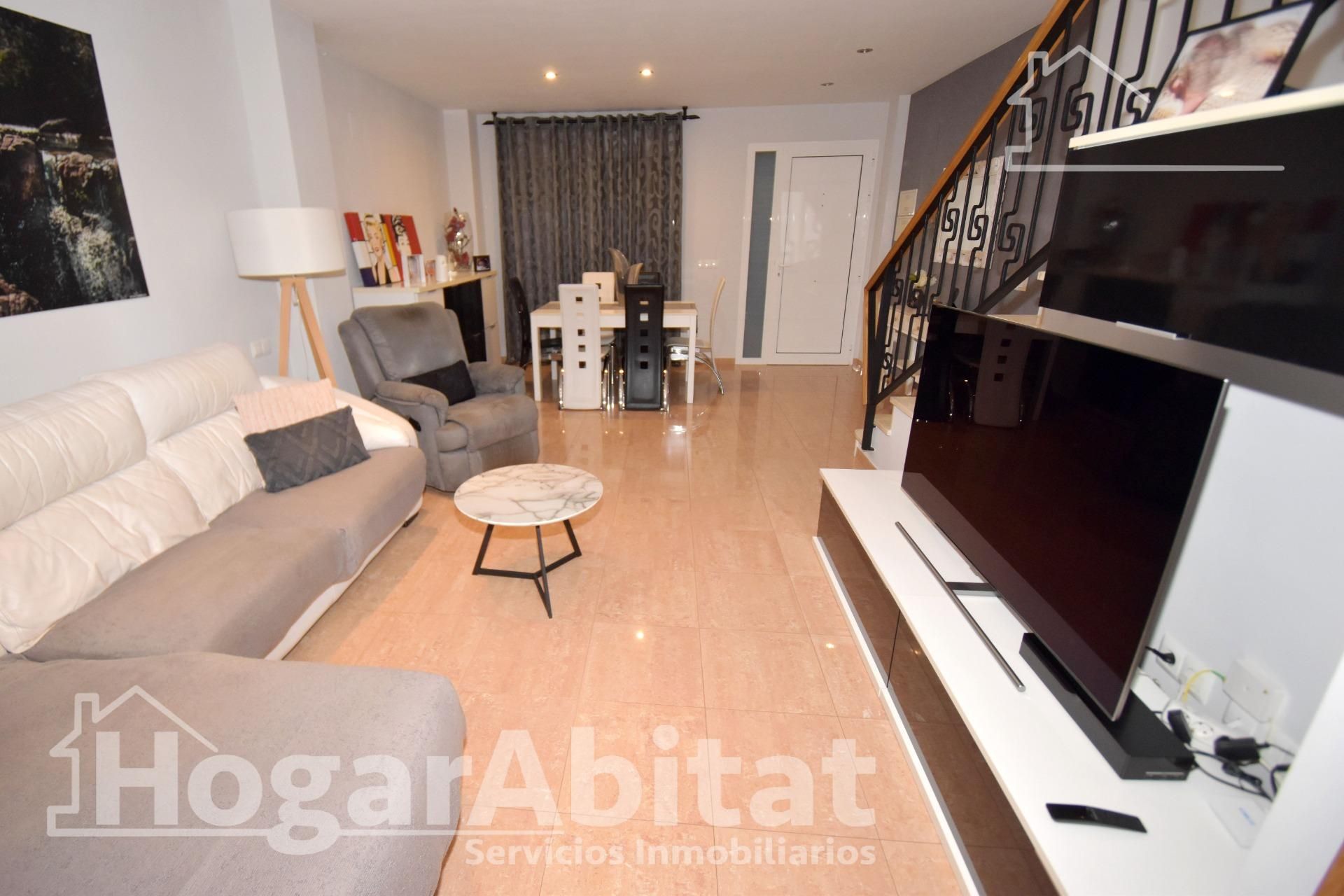 Sala de estar de Casa adosada en venta en Onda con Aire acondicionado, Terraza y Trastero