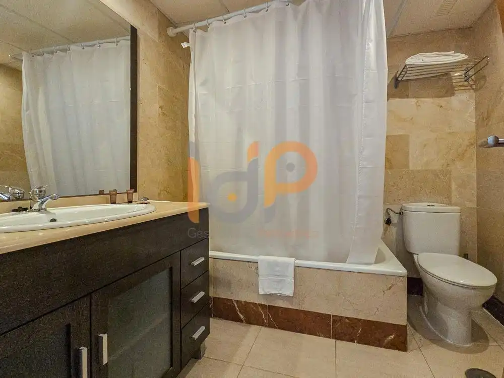 Baño de Apartamento en venta en Vera con Aire acondicionado, Terraza y Amueblado