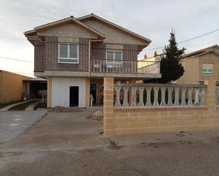 Vista exterior de Casa o xalet en venda en Ardón amb Calefacció, Jardí privat i Parquet