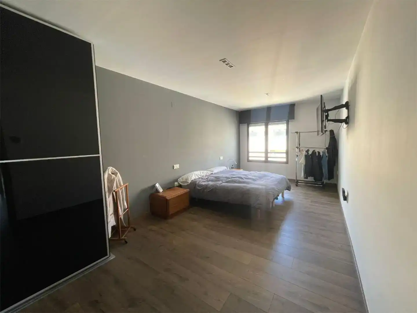 Schlafzimmer von Dachboden zum Verkauf in Oliva mit Balkon