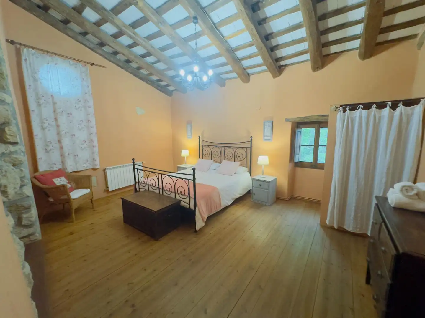 Habitación de Finca rústica en venta en Sant Sadurní d'Anoia con Aire acondicionado, Calefacción y Jardín privado