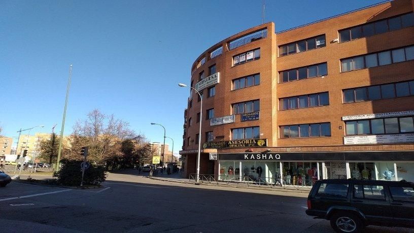 Vista exterior de Local en venda en  Madrid Capital