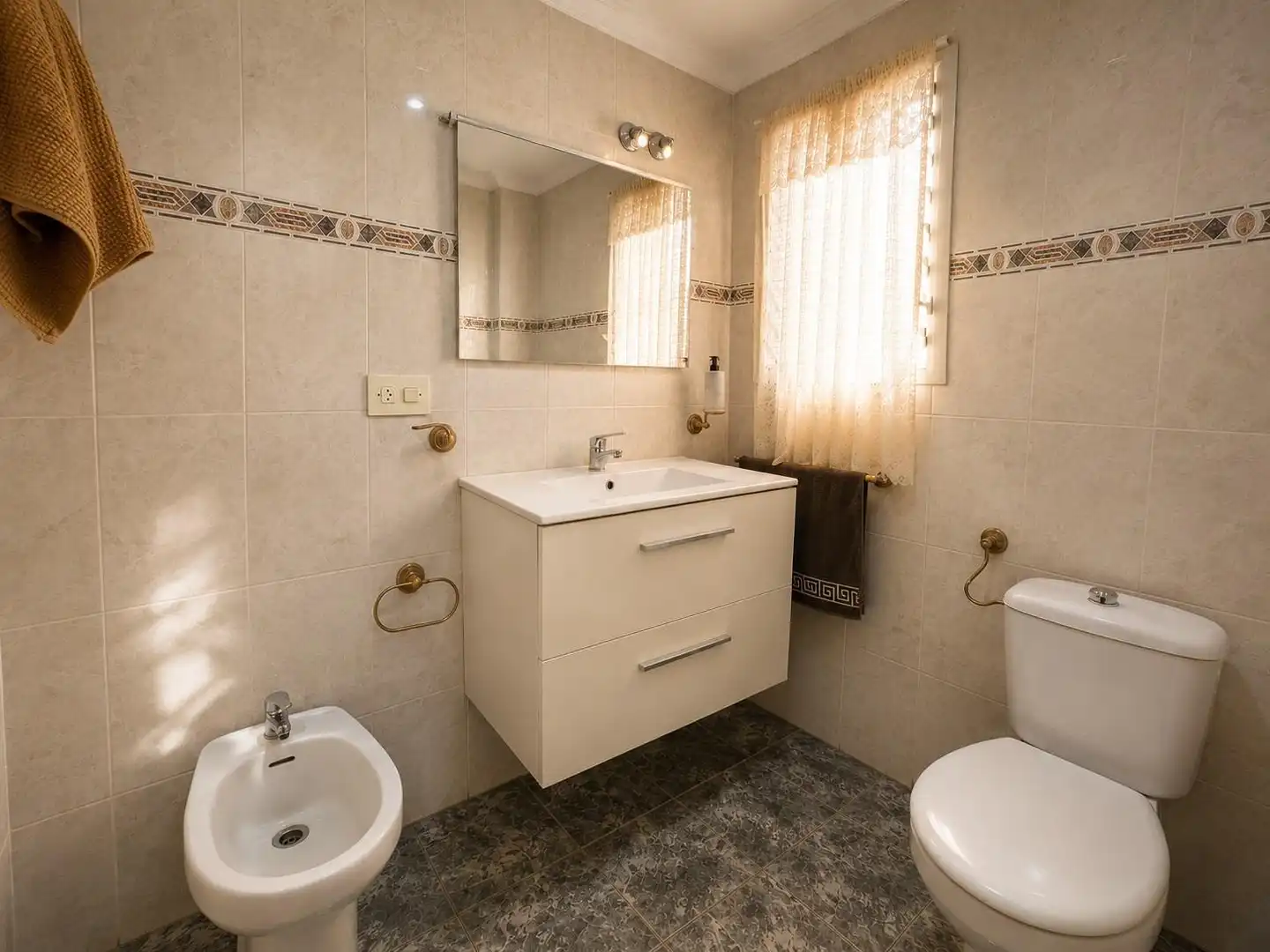 Bathroom of Flat for sale in Valencia  with Air Conditioner, Terrace and Furnished