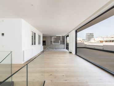 Ático con balcón en venta en Eixample