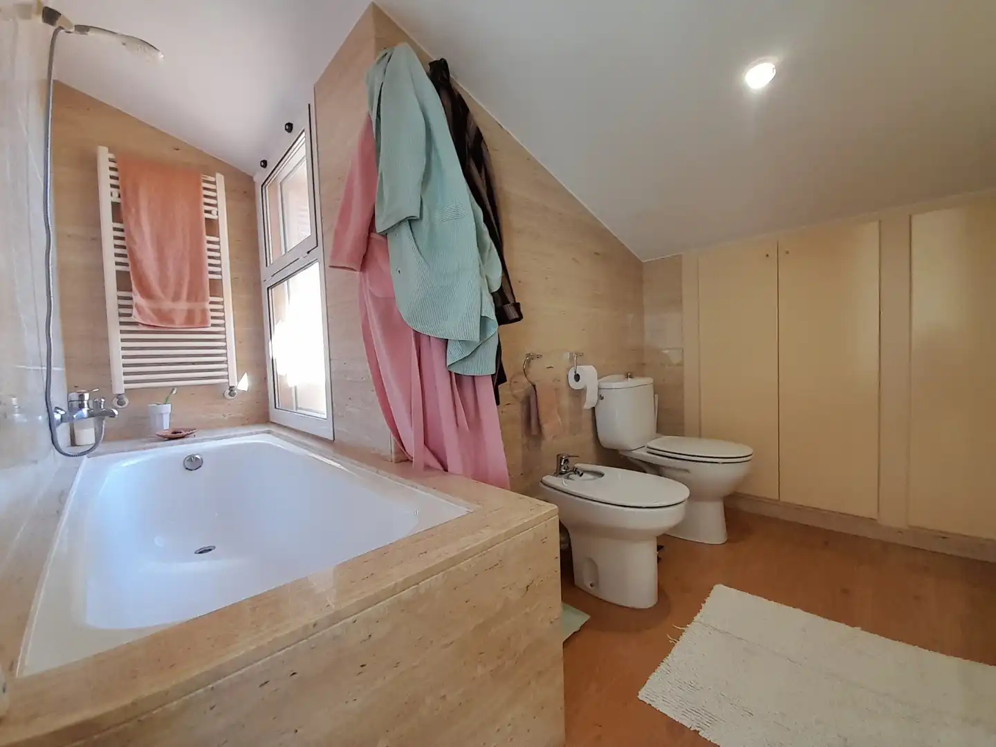 Baño de Casa adosada en venta en Santa Pau con Aire acondicionado, Calefacción y Terraza