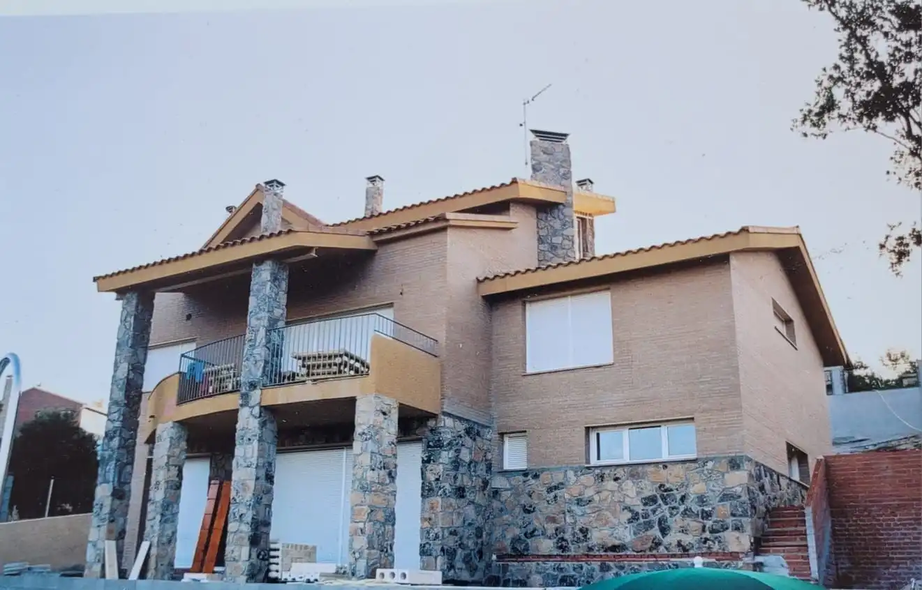 Vista exterior de Casa o xalet en venda en Venturada amb Aire condicionat, Calefacció i Jardí privat