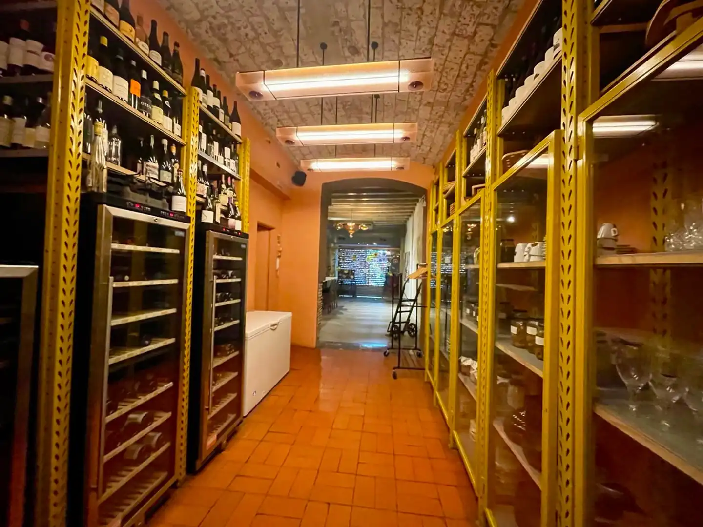 Commercial properties for transfer in Avinyo, Barri Gòtic