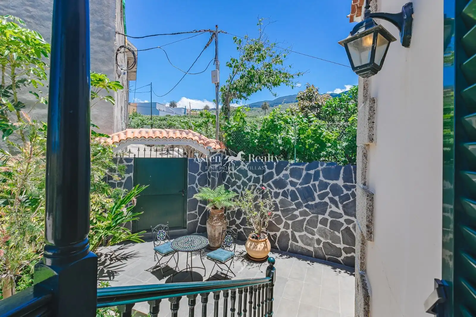 Vista exterior de Casa o xalet en venda en La Victoria de Acentejo amb Jardí privat, Terrassa i Traster