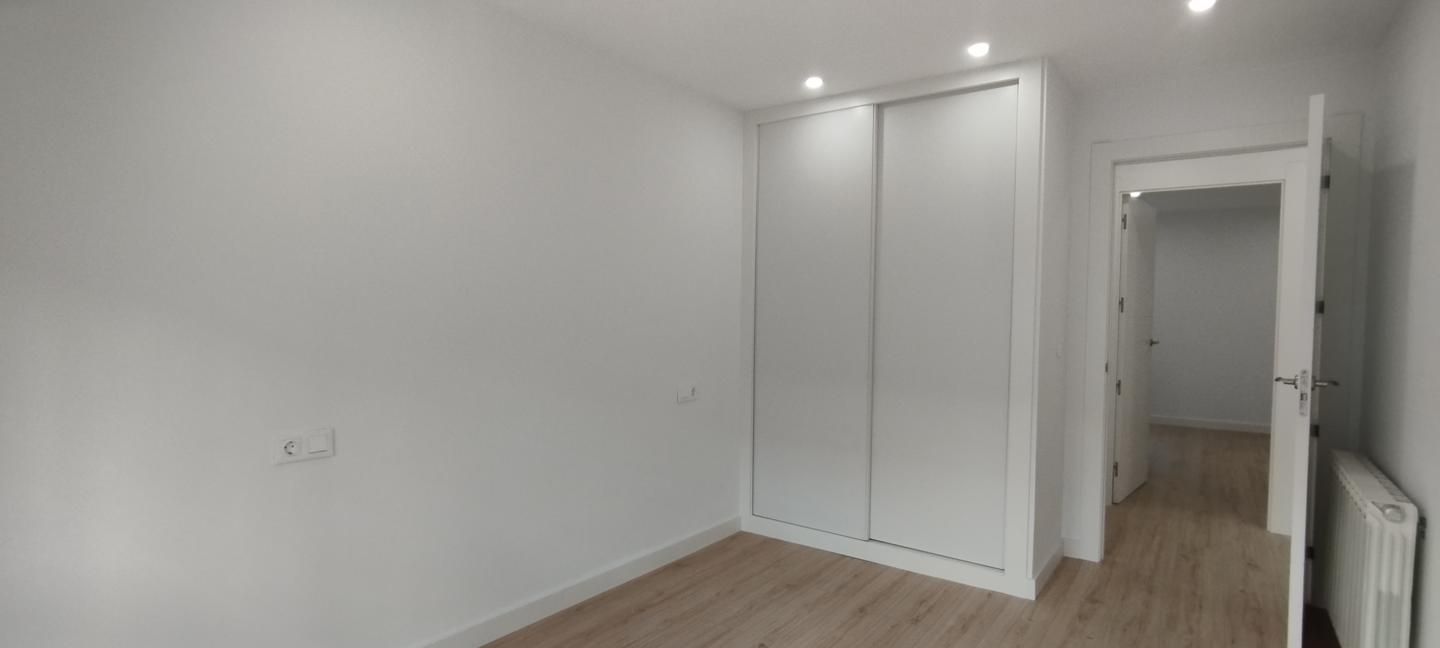Dormitori de Pis en venda en León Capital  amb Calefacció, Parquet i Terrassa