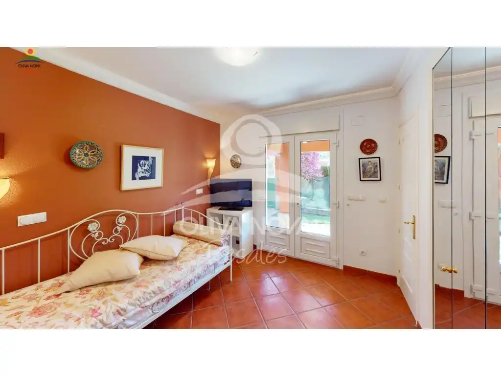 Dormitori de Casa o xalet en venda en Oliva amb Jardí privat, Terrassa i Piscina