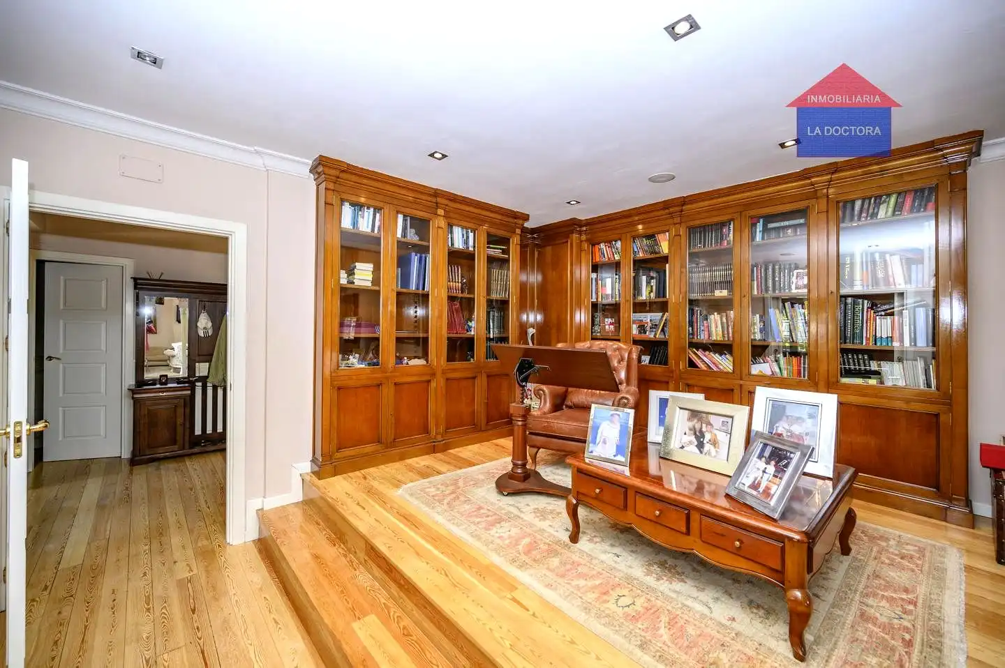 Sala d'estar de Casa adosada en venda en Navalcarnero amb Aire condicionat, Calefacció i Jardí privat