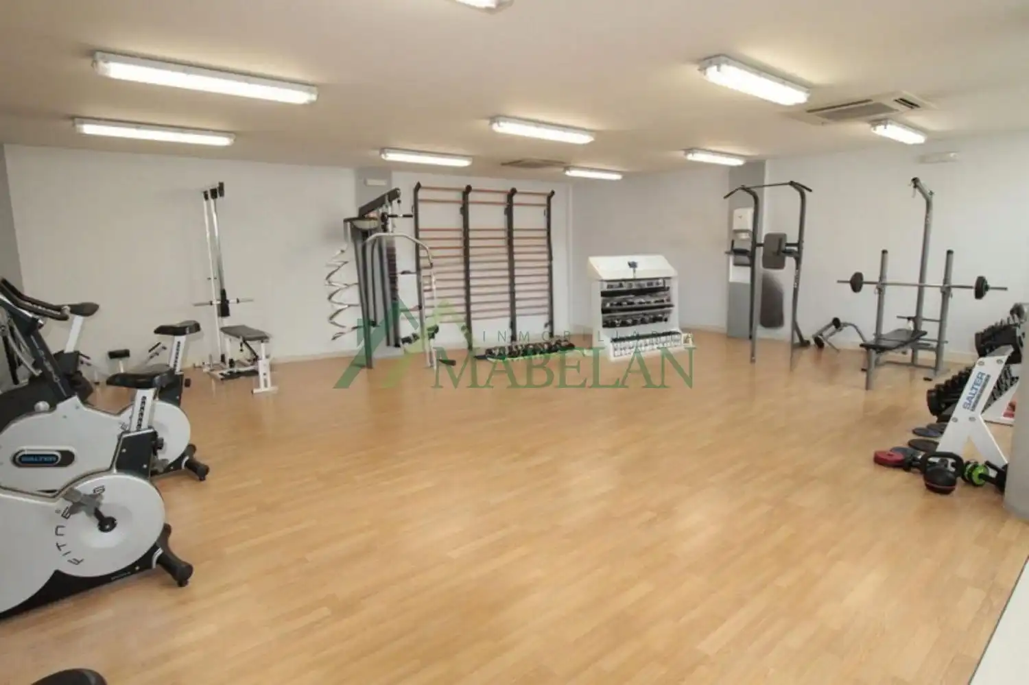 Flat for rent in Madrid  with Air Conditioner, Private garden and Storage room