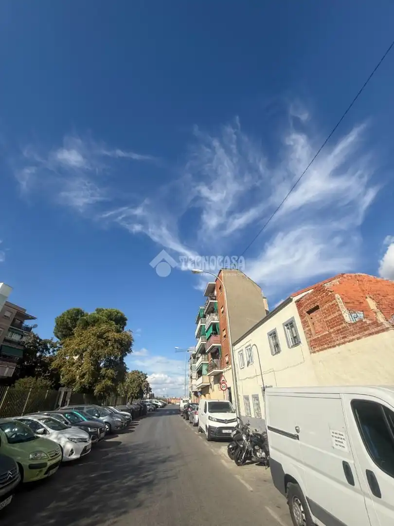 Vista exterior de Pis en venda en Madrid amb Balcó