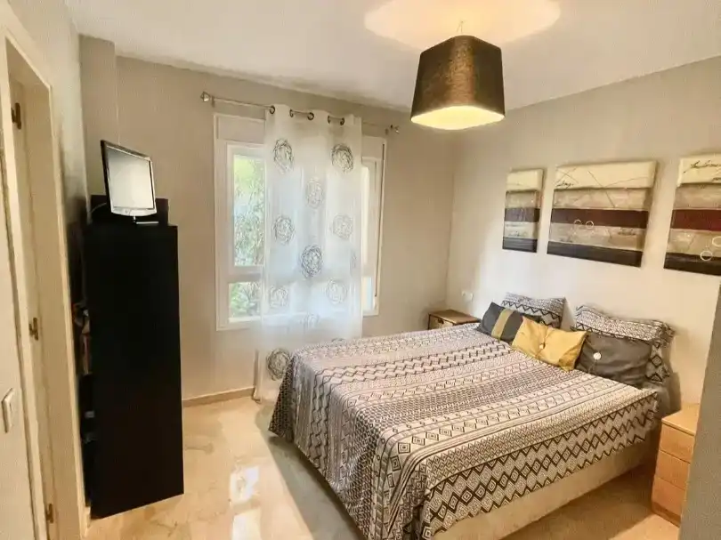 Schlafzimmer von Wohnung zur Miete in Mijas mit Schwimmbad und Balkon