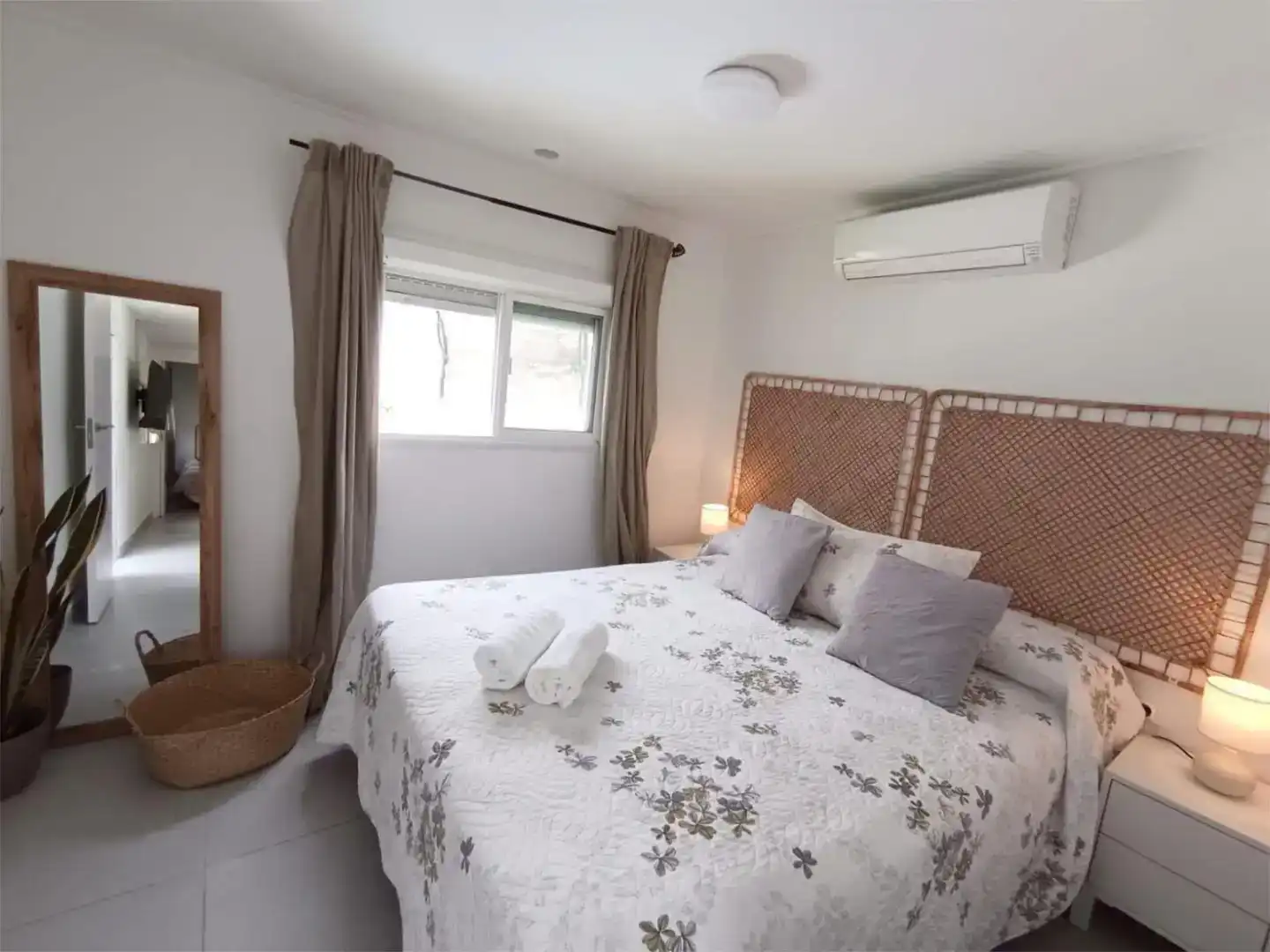Bedroom of Flat for rent in Arona  with Air Conditioner, Private garden and Parquet flooring