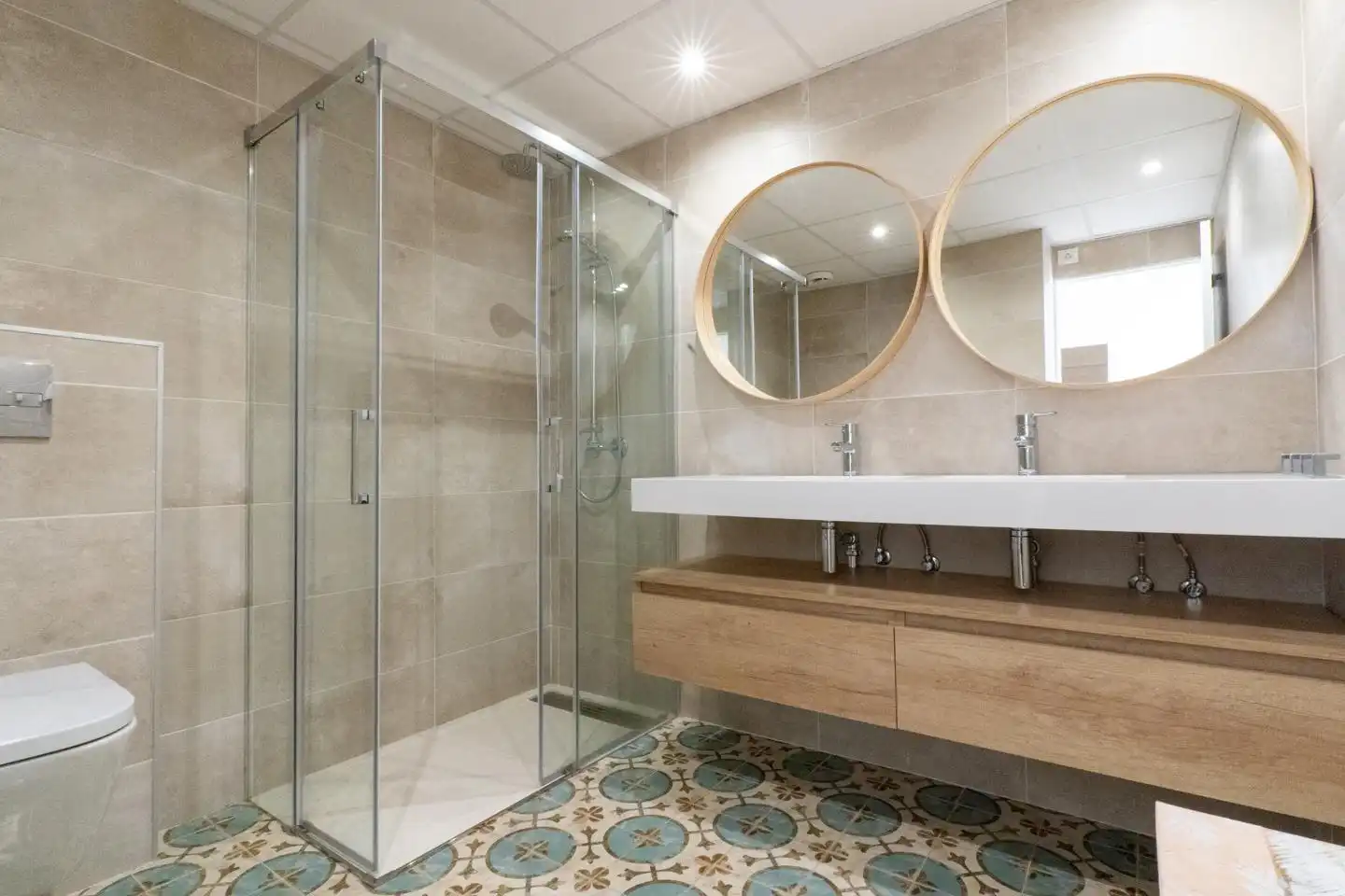 Badezimmer von Wohnung zum Verkauf in Santa Pola mit Klimaanlage, Heizung und Terrasse