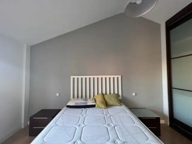 Schlafzimmer von Dachboden zur Miete in Murcia mit Klimaanlage, Heizung und Terrasse