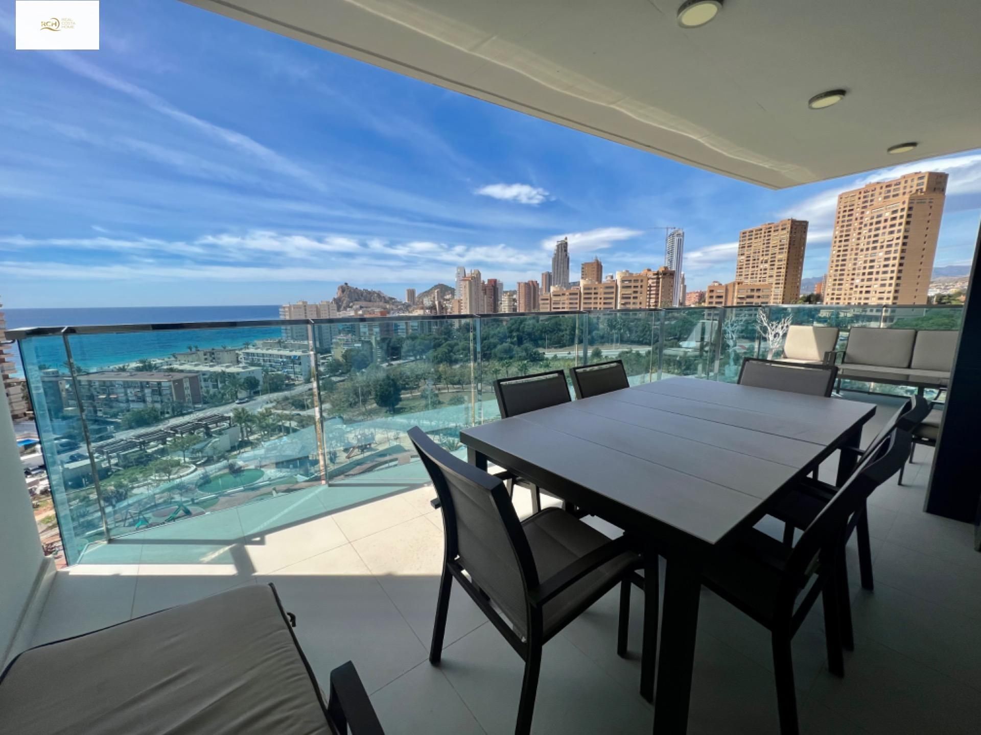 Terrassa de Apartament de lloguer en Benidorm amb Aire condicionat, Jardí privat i Terrassa