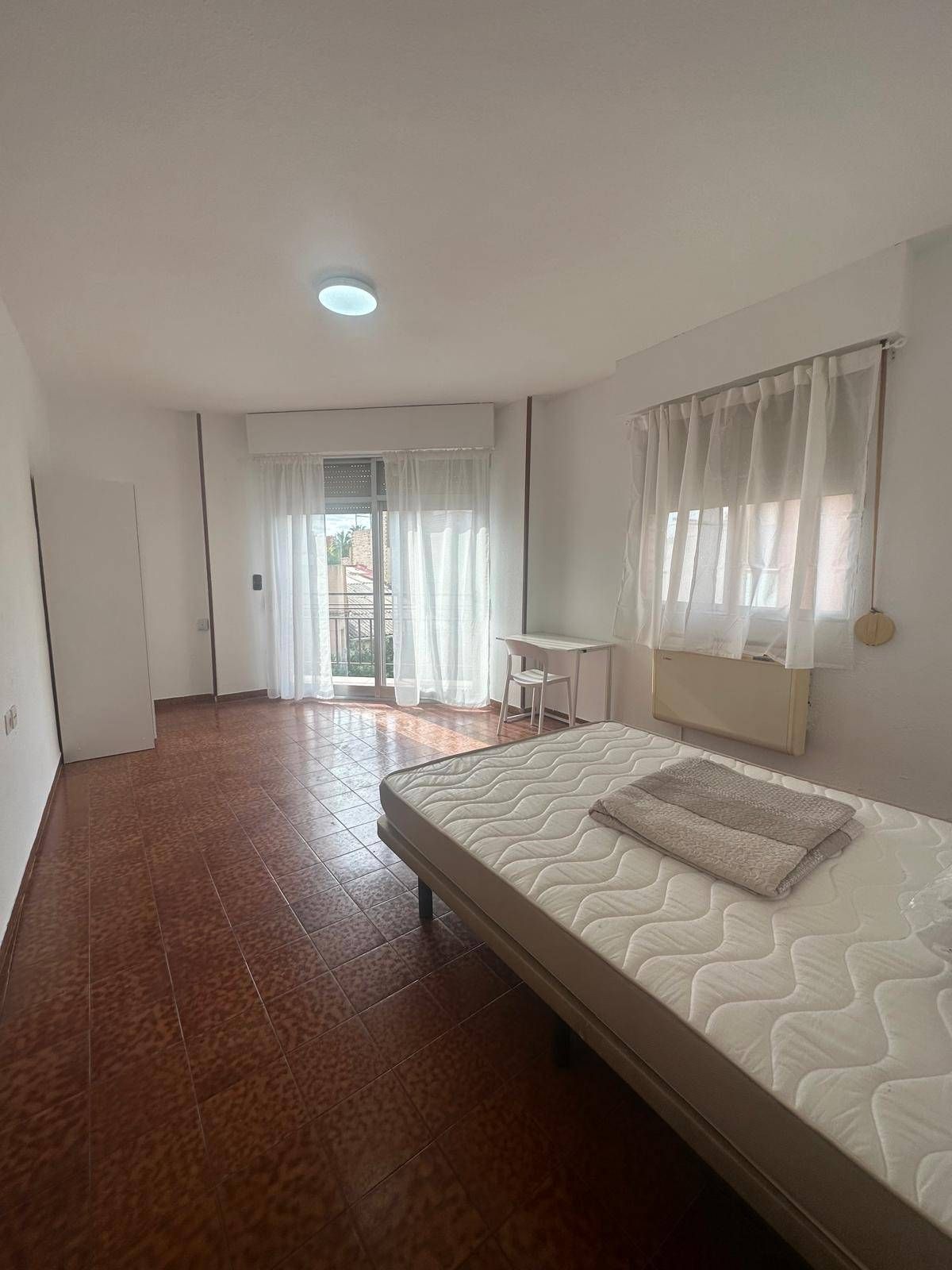 Habitación de Piso de alquiler en  Murcia Capital con Balcón