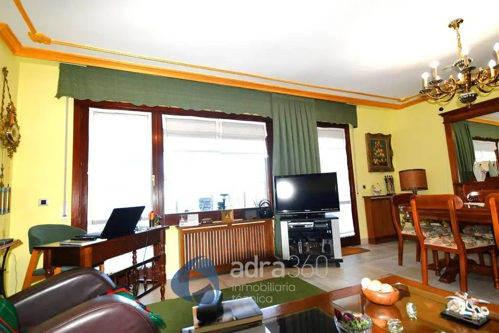Sala de estar de Casa adosada en venta en Lardero con Calefacción, Terraza y Trastero