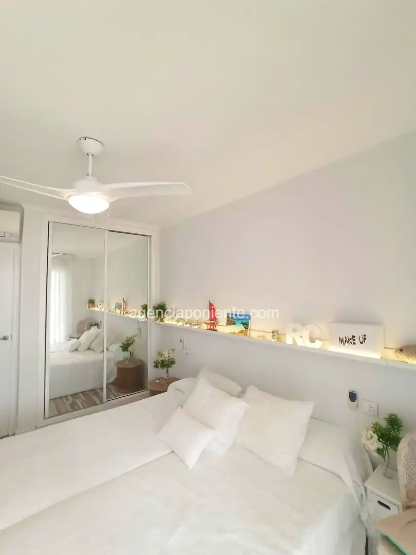 Habitación de Apartamento de alquiler en Finestrat con Aire acondicionado, Terraza y Amueblado