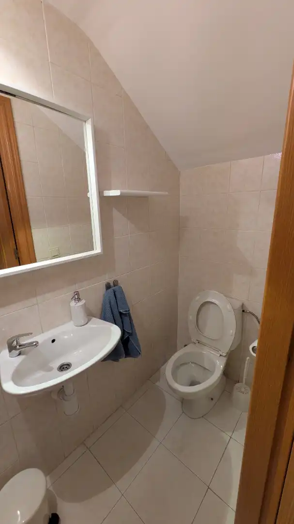 Badezimmer von Einfamilien-Reihenhaus zum Verkauf in Rocafort mit Klimaanlage, Heizung und Privatgarten
