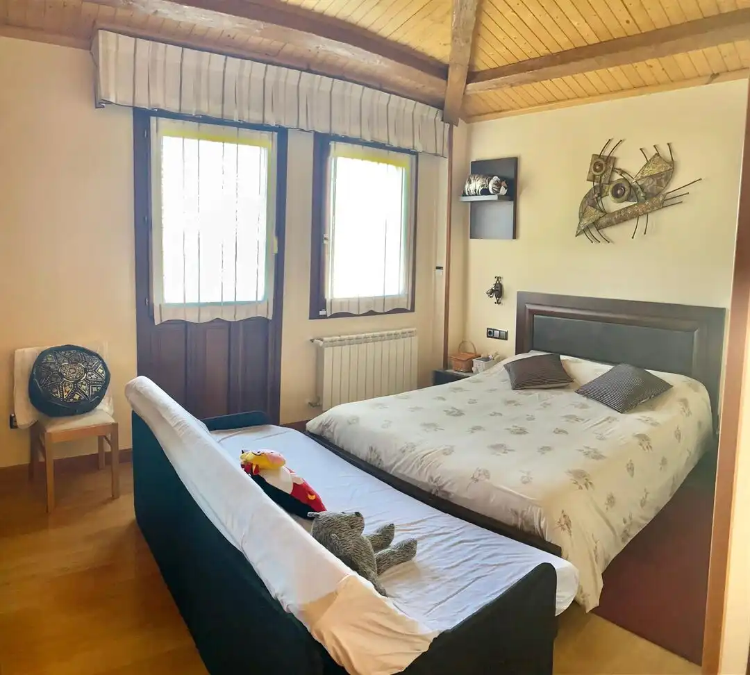 Dormitori de Casa o xalet en venda en Vitoria - Gasteiz amb Calefacció, Jardí privat i Terrassa