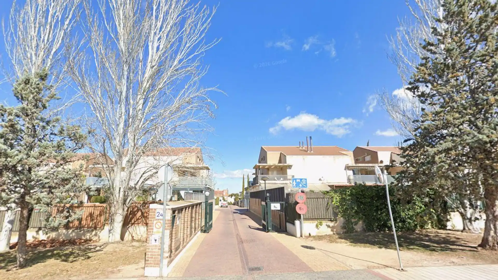 Vista exterior de Casa adosada en venda en  Zaragoza Capital amb Aire condicionat, Calefacció i Jardí privat