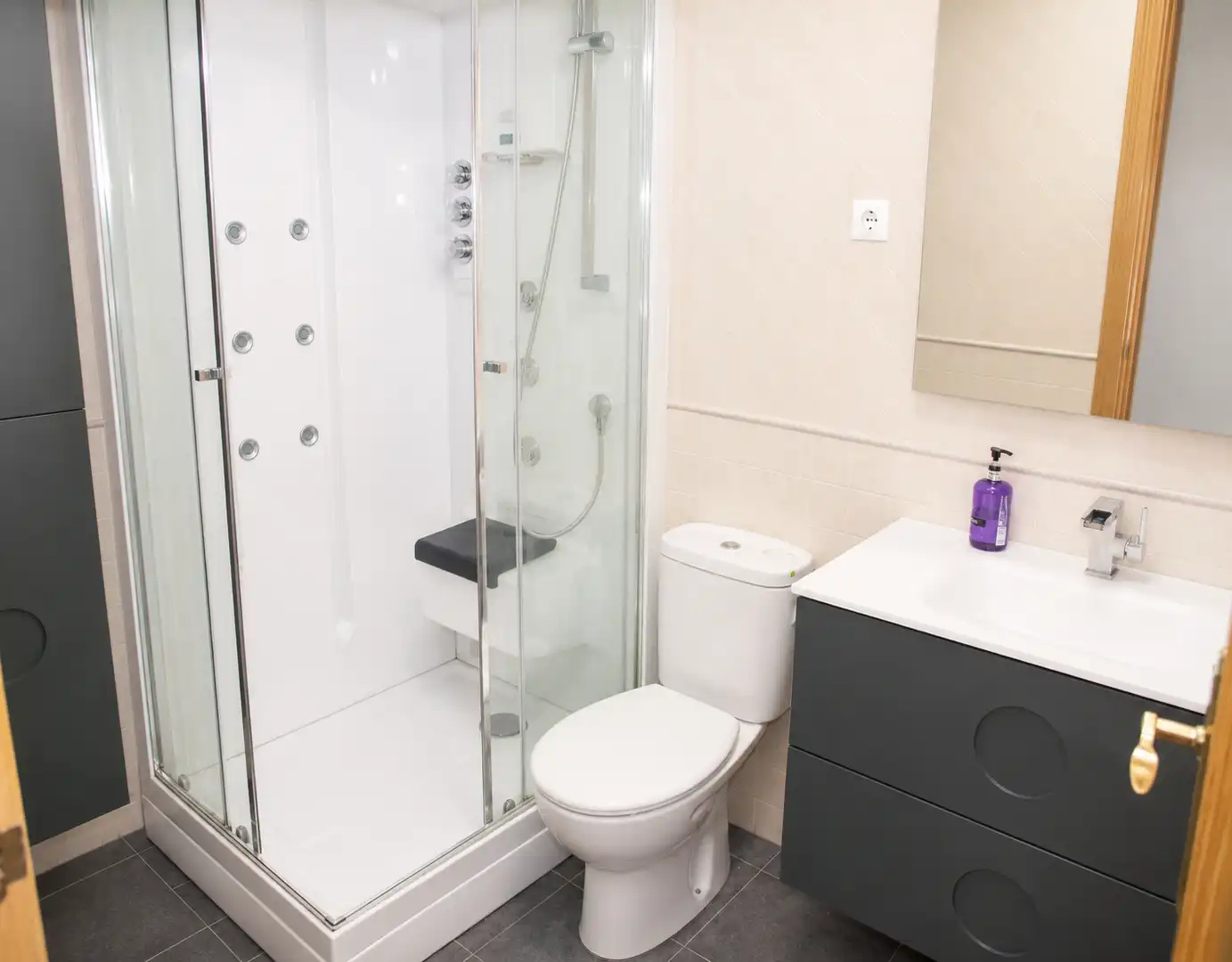 Badezimmer von Wohnung zur Miete in Valdemoro mit Klimaanlage und Gemeinschaftspool