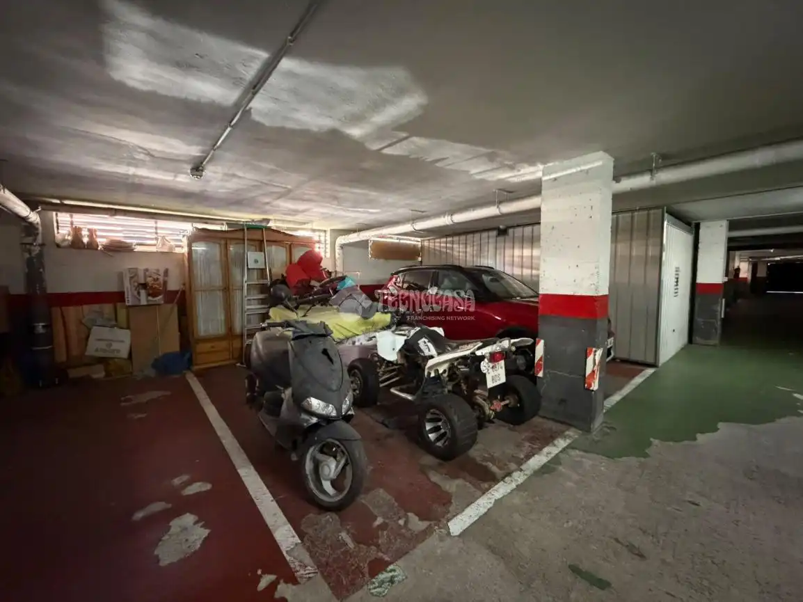 Parking de Piso en venta en Castro-Urdiales con Piscina comunitaria