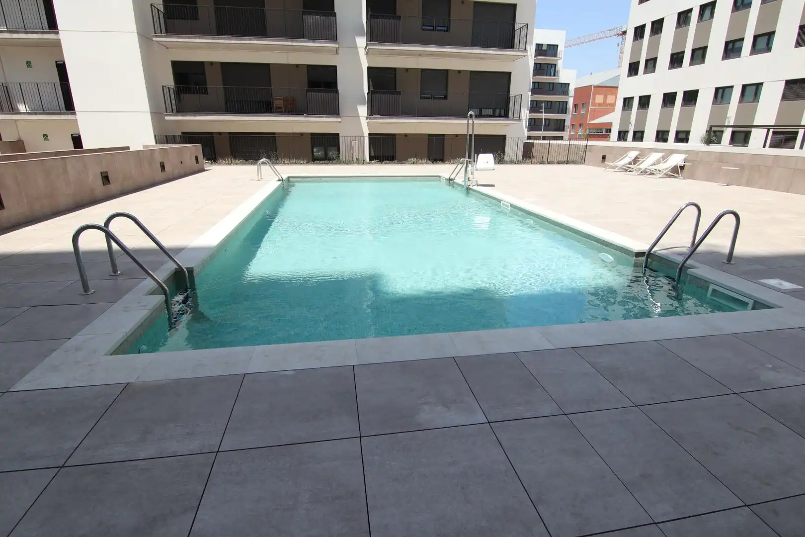 Piscina de Piso de alquiler en Terrassa con Aire acondicionado, Calefacción y Jardín privado