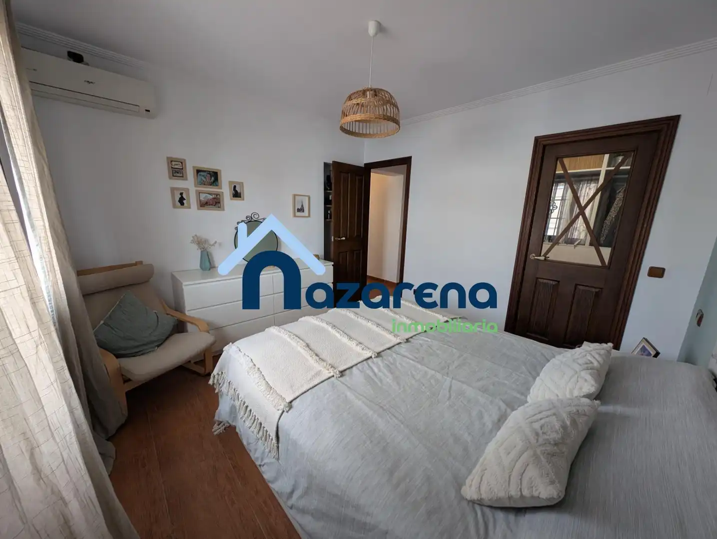 Habitación de Casa adosada en venta en Dos Hermanas con Aire acondicionado