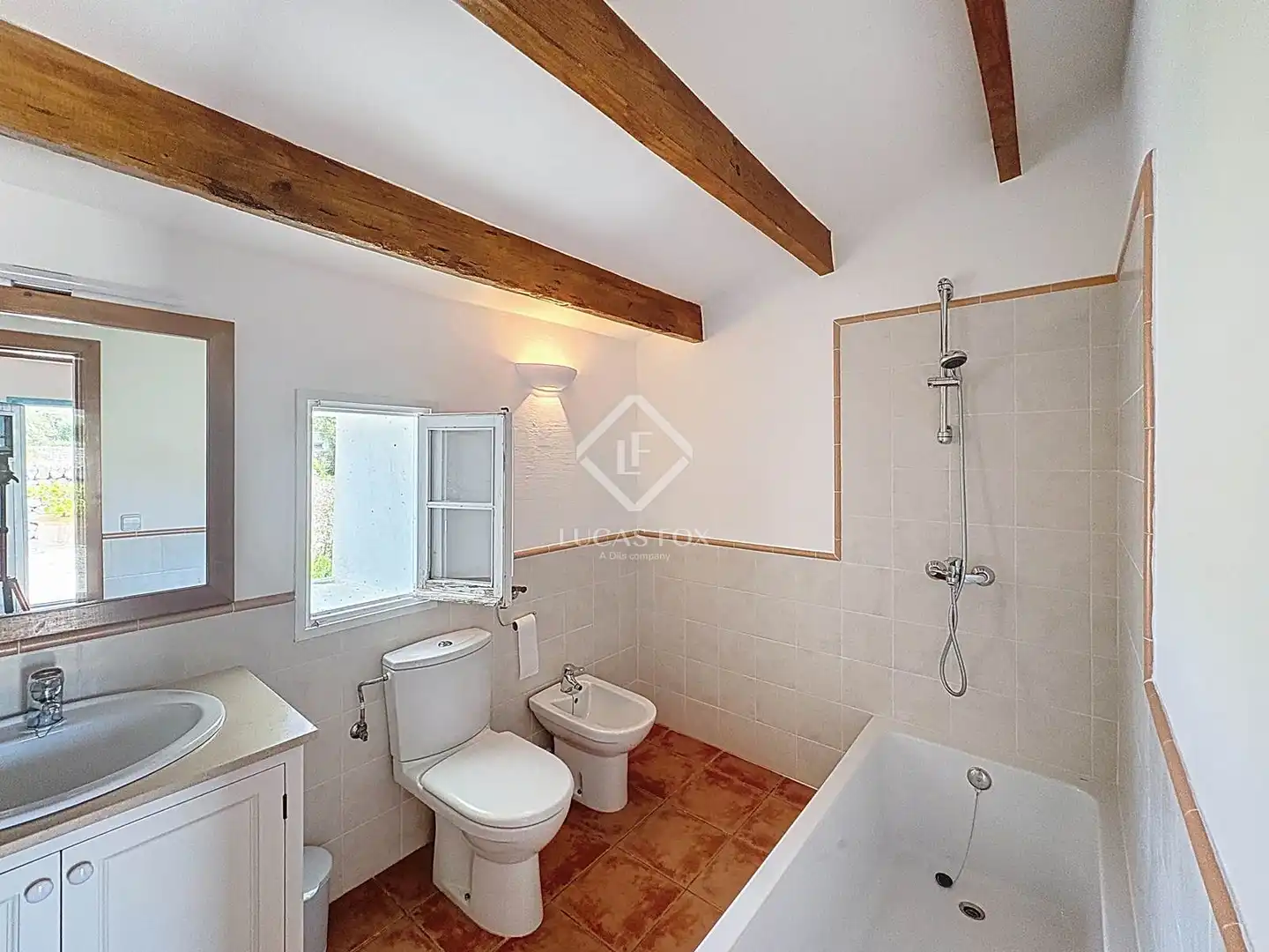 Baño de Finca rústica en venta en Es Castell con Aire acondicionado, Calefacción y Jardín privado